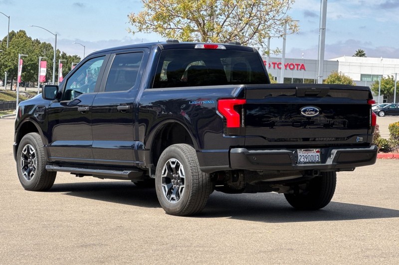 Ford F-150 Lightning Vehicle Full-screen Gallery Image 06
