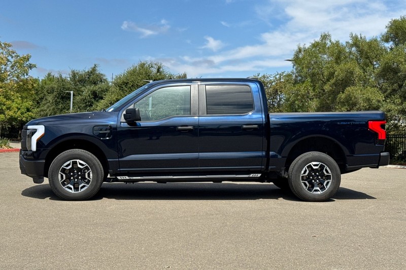 Ford F-150 Lightning Vehicle Full-screen Gallery Image 07