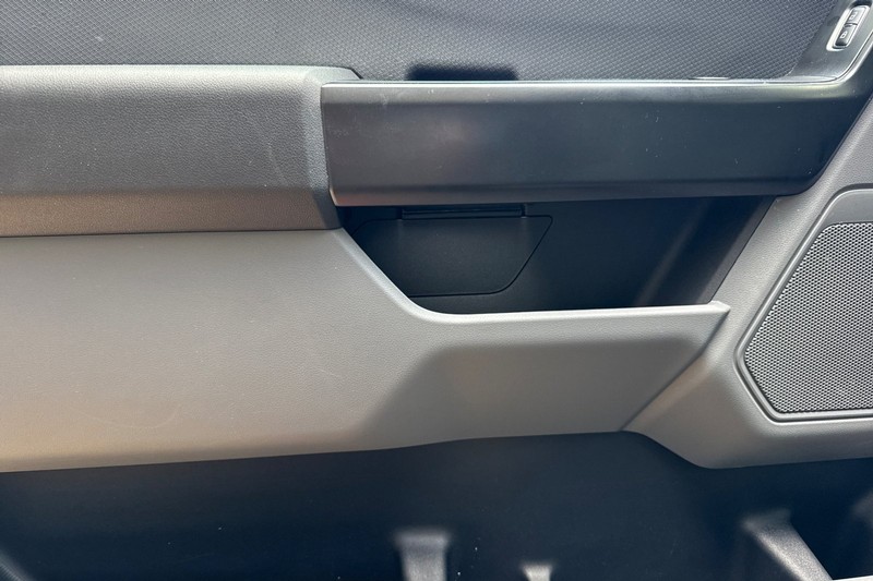 Ford F-150 Lightning Vehicle Full-screen Gallery Image 11