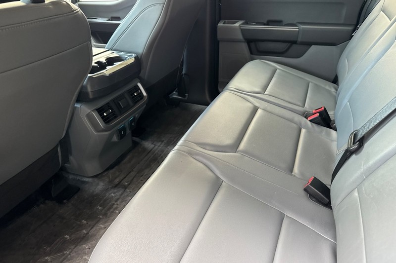 Ford F-150 Lightning Vehicle Full-screen Gallery Image 14