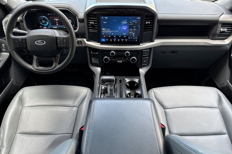Ford F-150 Lightning Vehicle Full-screen Gallery Image 15