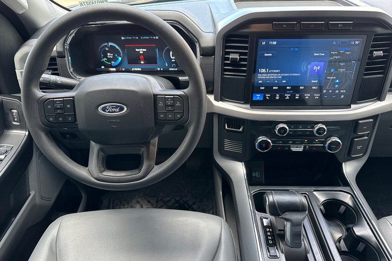 Ford F-150 Lightning Vehicle Full-screen Gallery Image 16