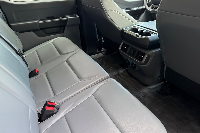 Ford F-150 Lightning Vehicle Full-screen Gallery Image 17