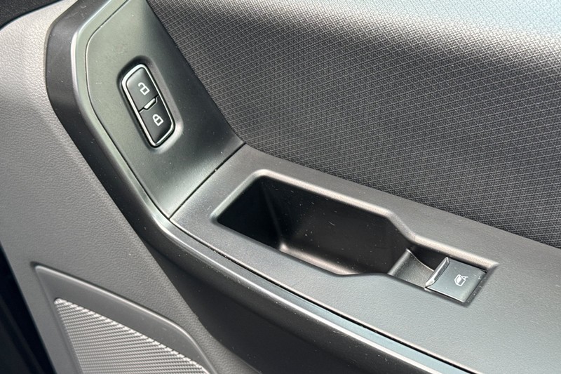 Ford F-150 Lightning Vehicle Full-screen Gallery Image 21