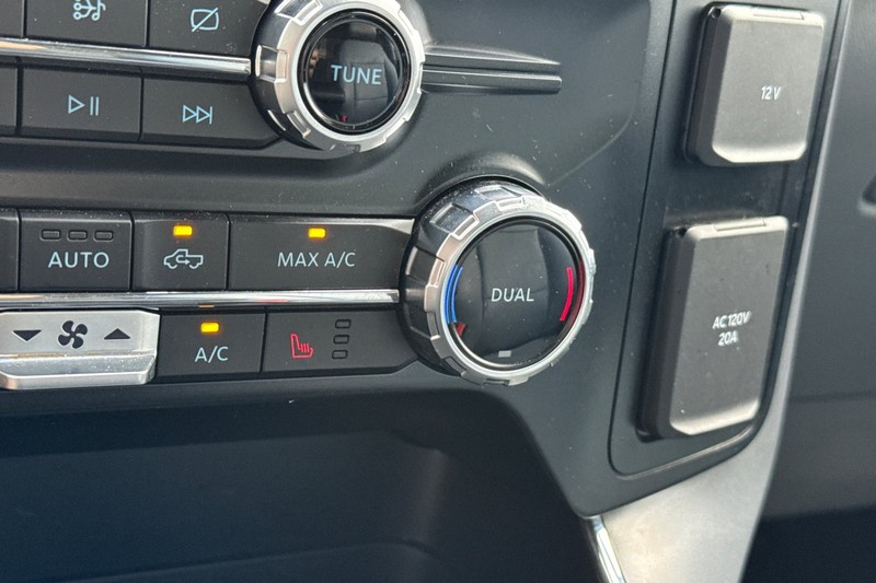 Ford F-150 Lightning Vehicle Full-screen Gallery Image 29