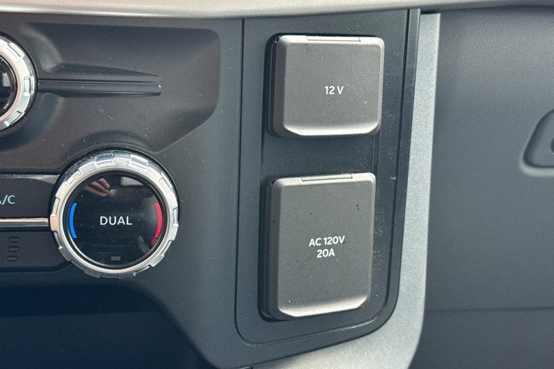 Ford F-150 Lightning Vehicle Full-screen Gallery Image 31