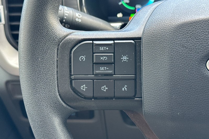 Ford F-150 Lightning Vehicle Full-screen Gallery Image 36