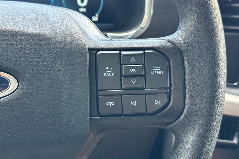 Ford F-150 Lightning Vehicle Full-screen Gallery Image 38