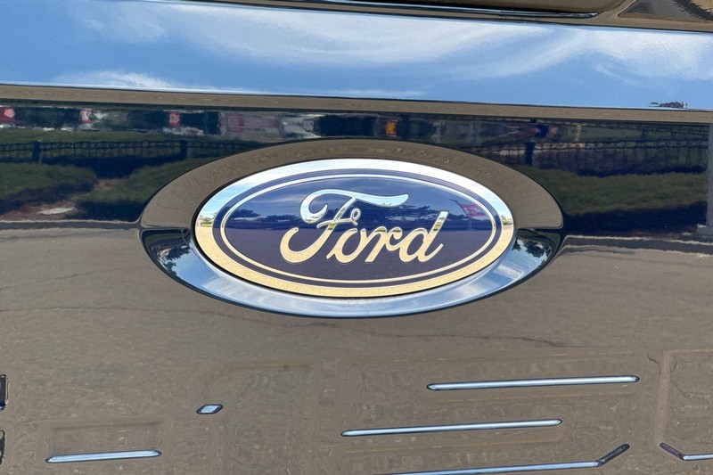 Ford F-150 Lightning Vehicle Full-screen Gallery Image 49