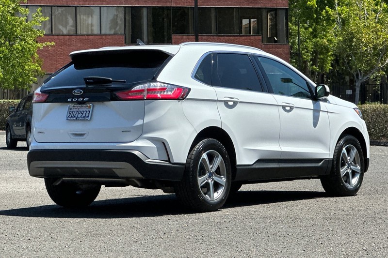 Ford Edge Vehicle Full-screen Gallery Image 04