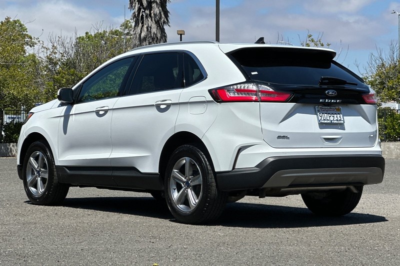 Ford Edge Vehicle Full-screen Gallery Image 06