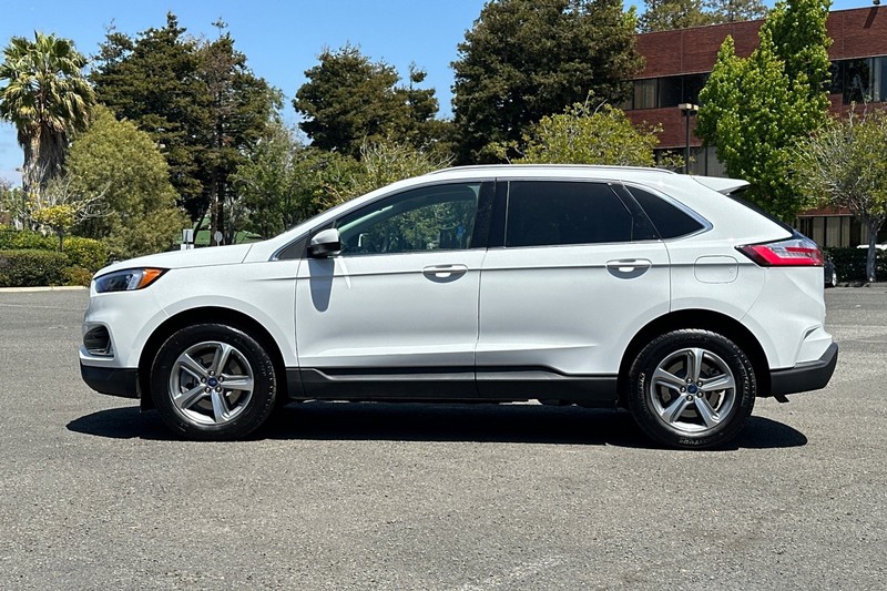 Ford Edge Vehicle Full-screen Gallery Image 07