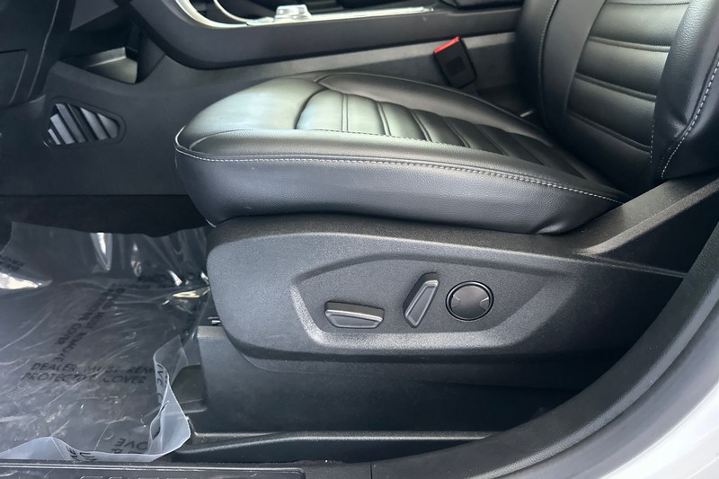 Ford Edge Vehicle Full-screen Gallery Image 13