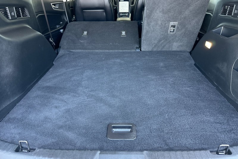 Ford Edge Vehicle Full-screen Gallery Image 17