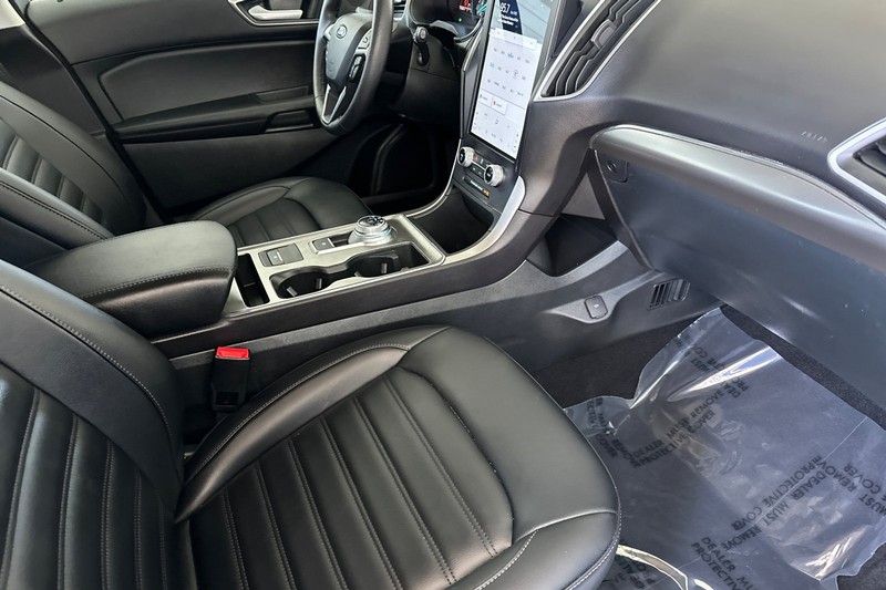 Ford Edge Vehicle Full-screen Gallery Image 19