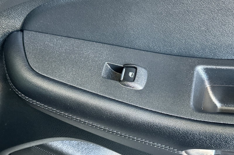 Ford Edge Vehicle Full-screen Gallery Image 22