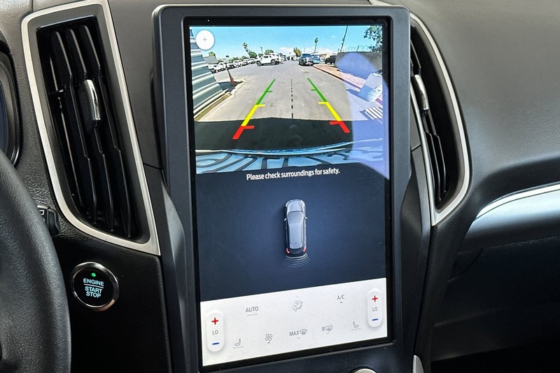 Ford Edge Vehicle Full-screen Gallery Image 27