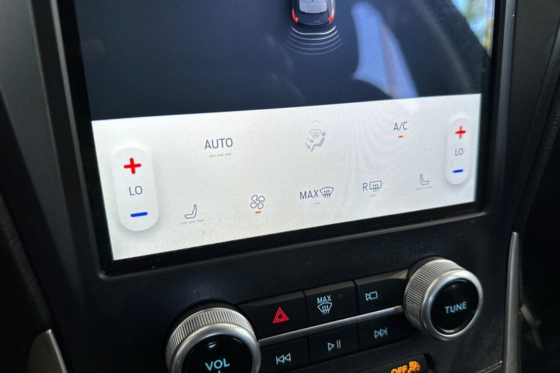 Ford Edge Vehicle Full-screen Gallery Image 28