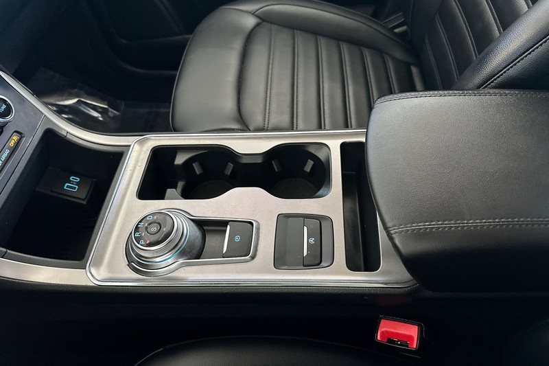 Ford Edge Vehicle Full-screen Gallery Image 32