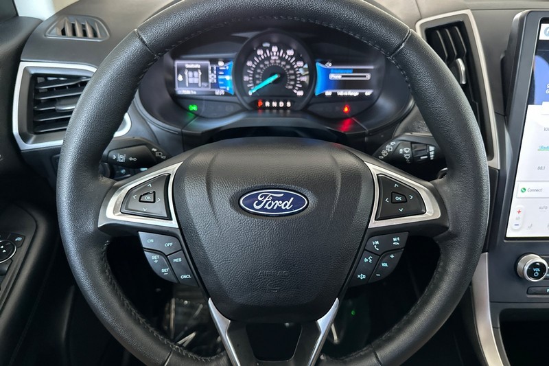 Ford Edge Vehicle Full-screen Gallery Image 35