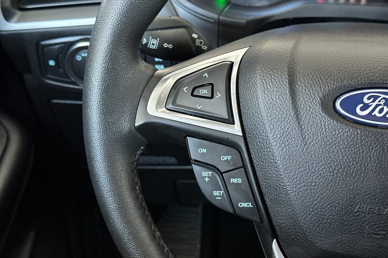 Ford Edge Vehicle Full-screen Gallery Image 36