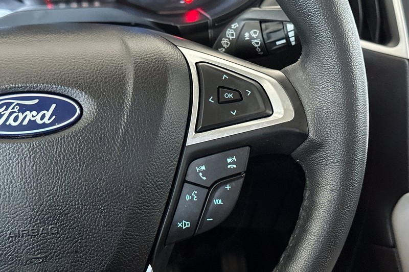 Ford Edge Vehicle Full-screen Gallery Image 38