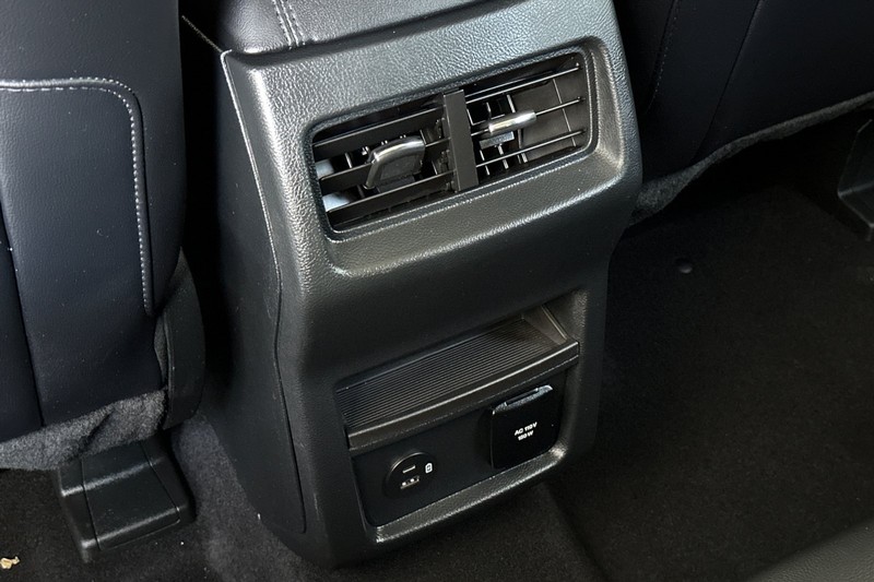 Ford Edge Vehicle Full-screen Gallery Image 43