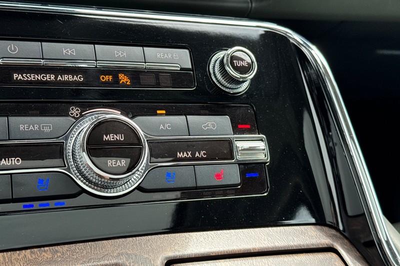 Lincoln Navigator L Vehicle Full-screen Gallery Image 31
