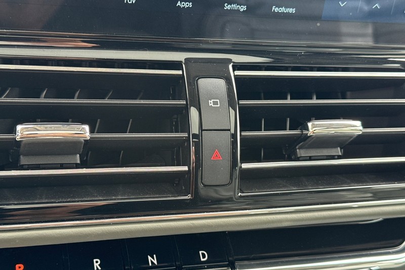 Lincoln Navigator L Vehicle Full-screen Gallery Image 32