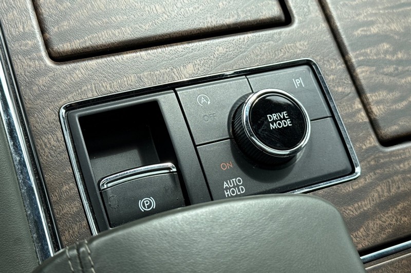 Lincoln Navigator L Vehicle Full-screen Gallery Image 33