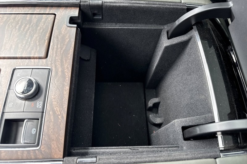 Lincoln Navigator L Vehicle Full-screen Gallery Image 34