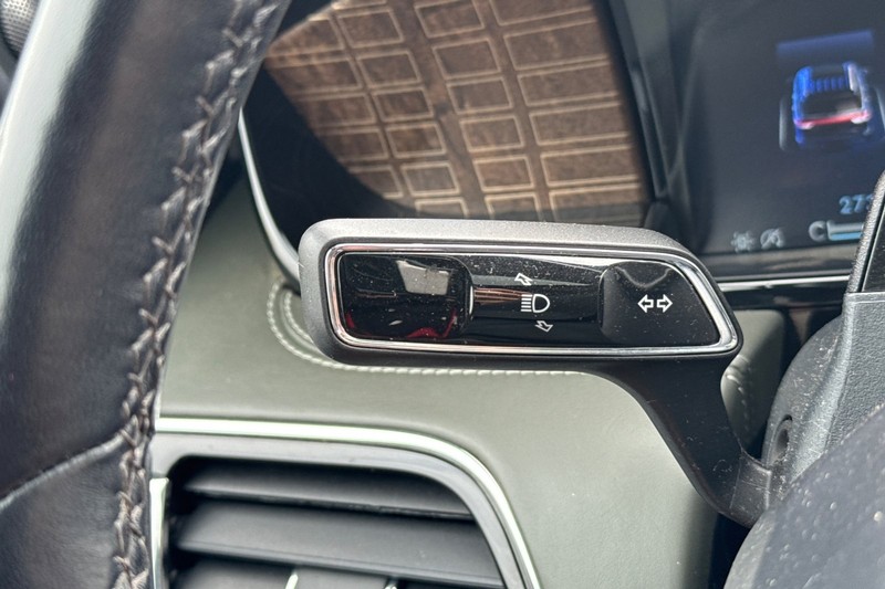Lincoln Navigator L Vehicle Full-screen Gallery Image 39