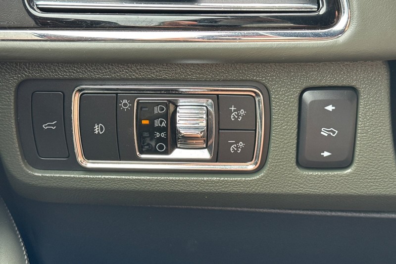 Lincoln Navigator L Vehicle Full-screen Gallery Image 44