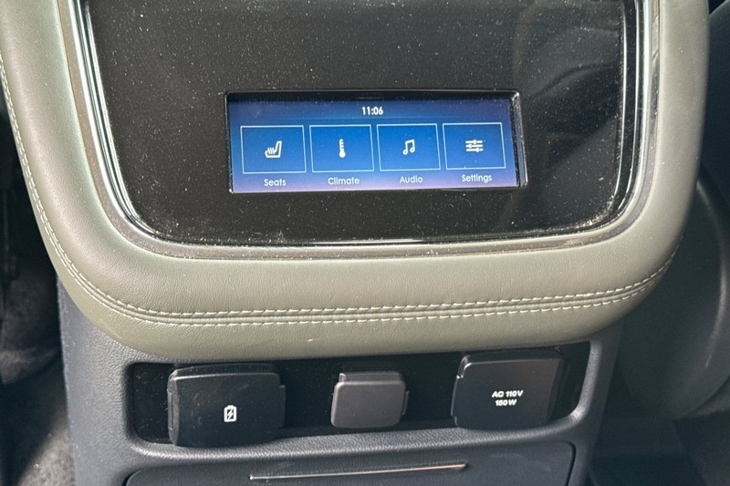 Lincoln Navigator L Vehicle Full-screen Gallery Image 45