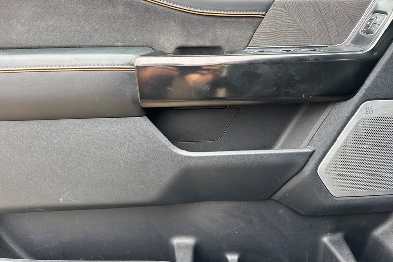 Ford F-150 Vehicle Full-screen Gallery Image 11