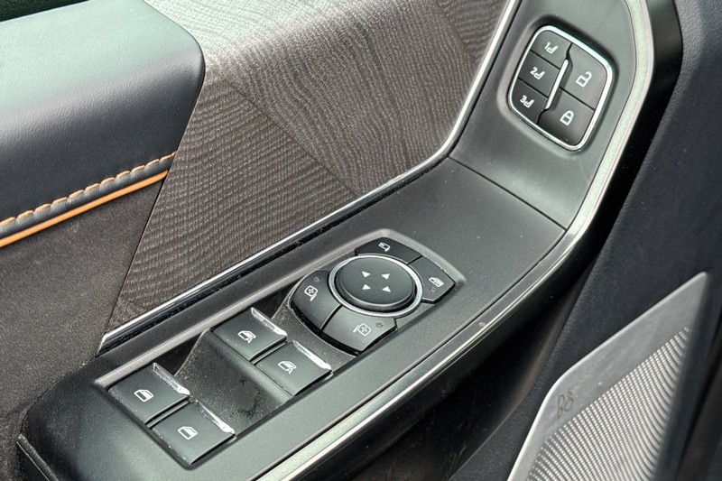 Ford F-150 Vehicle Full-screen Gallery Image 12