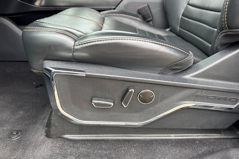 Ford F-150 Vehicle Full-screen Gallery Image 13