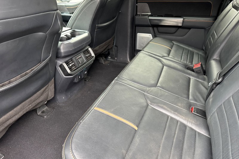 Ford F-150 Vehicle Full-screen Gallery Image 14