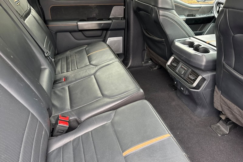 Ford F-150 Vehicle Full-screen Gallery Image 17