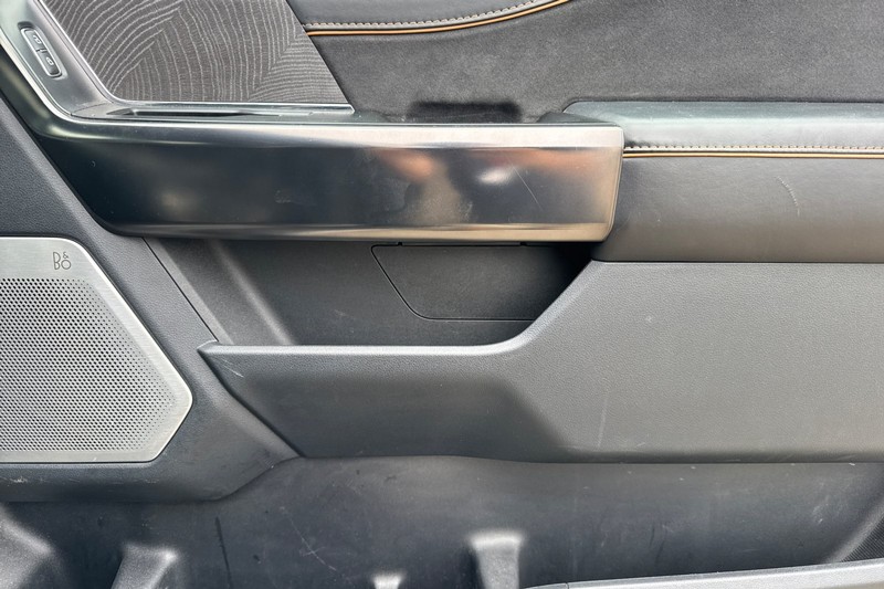 Ford F-150 Vehicle Full-screen Gallery Image 20