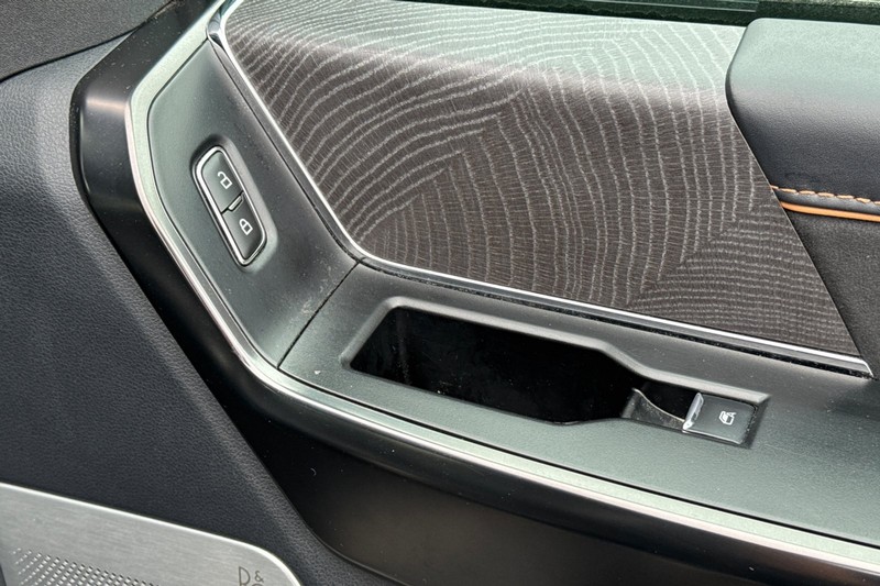 Ford F-150 Vehicle Full-screen Gallery Image 21