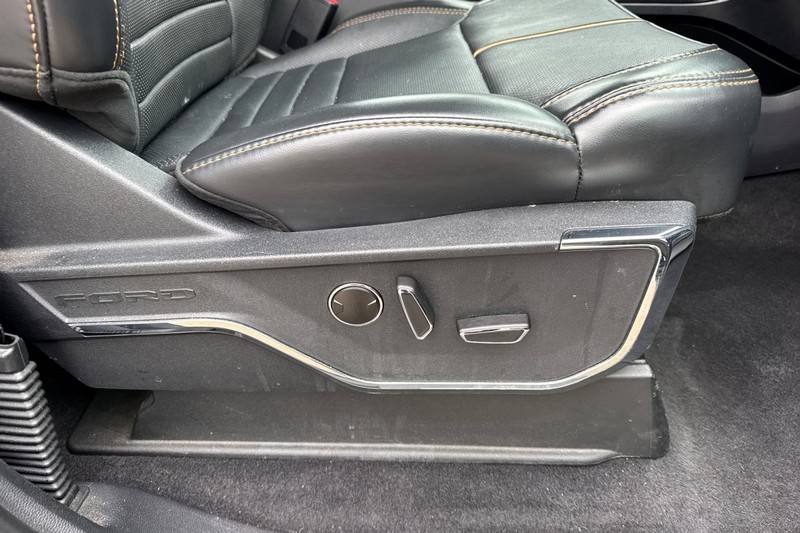 Ford F-150 Vehicle Full-screen Gallery Image 22