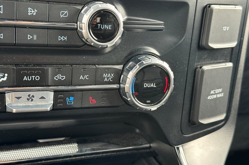 Ford F-150 Vehicle Full-screen Gallery Image 29