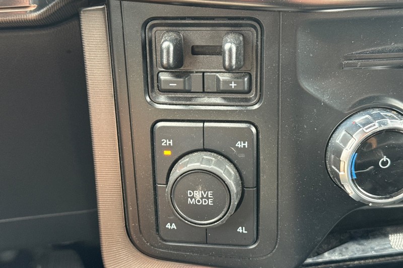 Ford F-150 Vehicle Full-screen Gallery Image 31