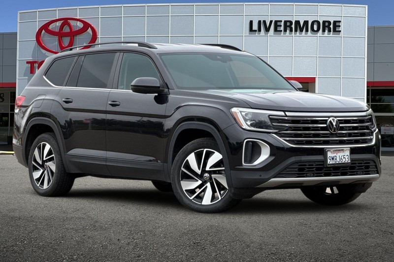 Volkswagen Atlas Vehicle Full-screen Gallery Image 02