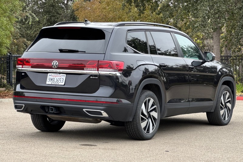 Volkswagen Atlas Vehicle Full-screen Gallery Image 04
