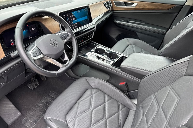 Volkswagen Atlas Vehicle Full-screen Gallery Image 10
