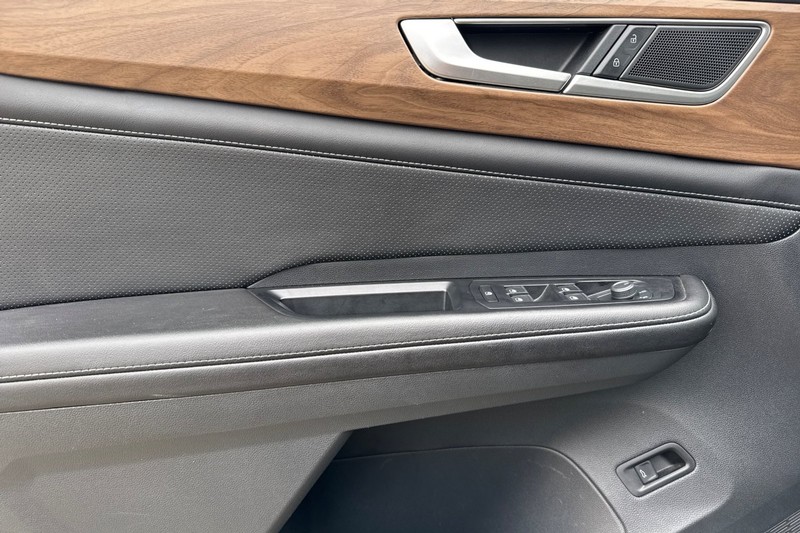 Volkswagen Atlas Vehicle Full-screen Gallery Image 11