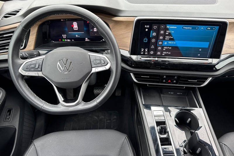 Volkswagen Atlas Vehicle Full-screen Gallery Image 16