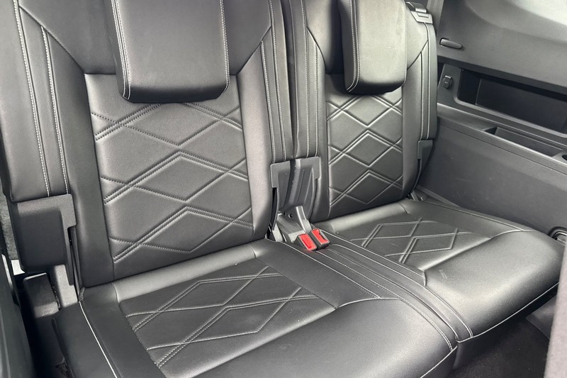 Volkswagen Atlas Vehicle Full-screen Gallery Image 18